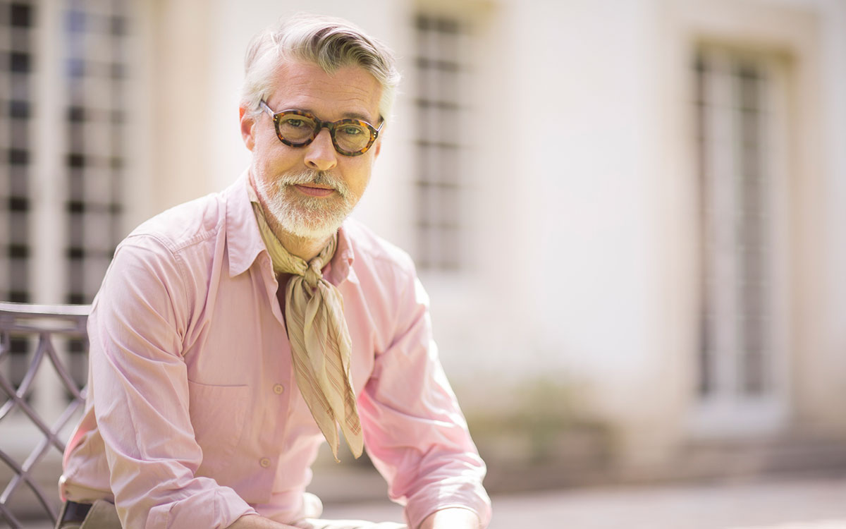 Man surprised about rechargeable batteries.